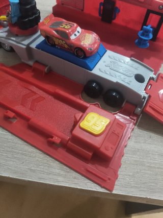 Camión Mack Cars Rojo