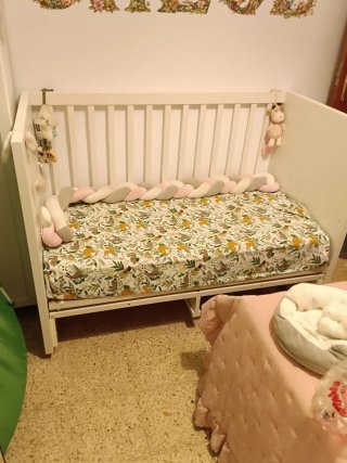 Cuna bebé poco uso tiene todas sus barandillas