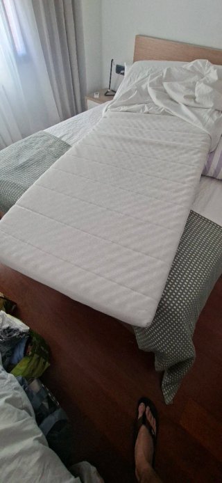 Cama individual Ikea BRIMNES.
