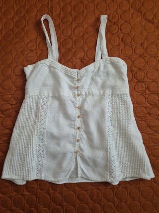 Blusa blanca de tirantes con botones