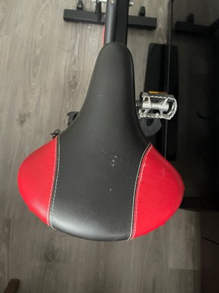 Bicicleta Estática Negra y Roja