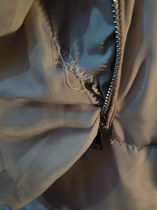Chaquetón largo beige con capucha