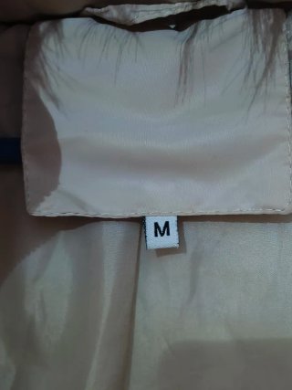 Chaquetón largo beige con capucha