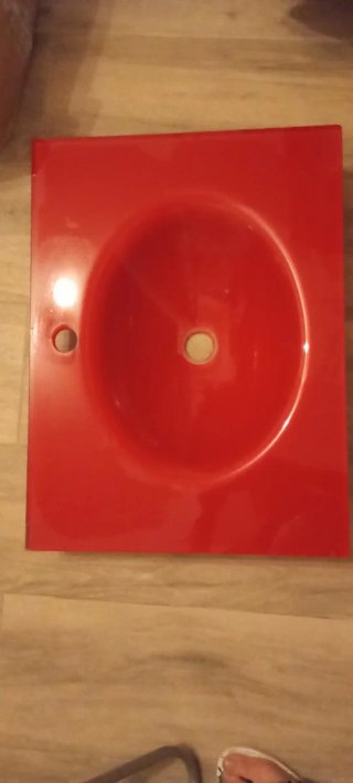 Lavabo rojo de cristal