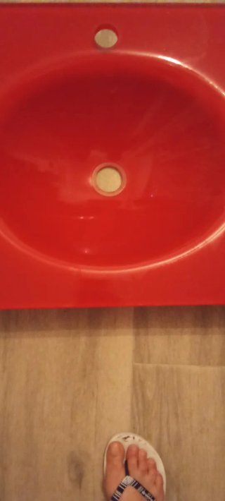 Lavabo rojo de cristal