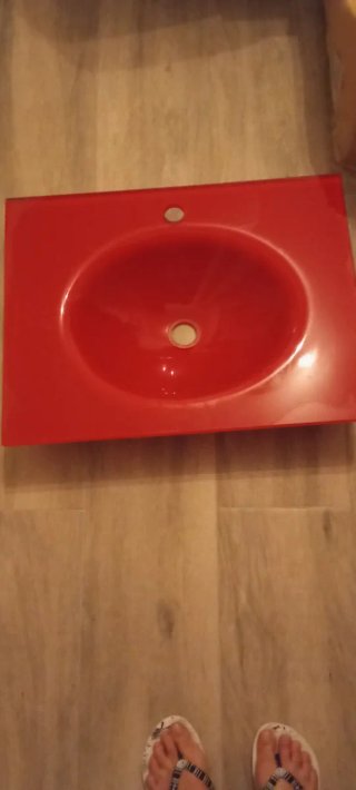 Lavabo rojo de cristal