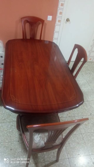 Mesa de comedor y 6 sillas sin un rasguño