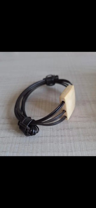 Pulsera Vintage Africana tallada Negra y Blanca