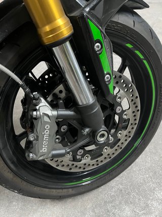 Kawasaki Z900SE 2024 125cv Negra y Verde