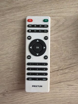 Proyector compacto gris y blanco