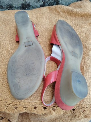 Sandalias de Piel Rojas con Flecos