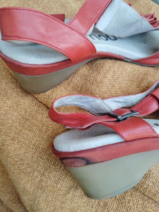 Sandalias de Piel Rojas con Flecos