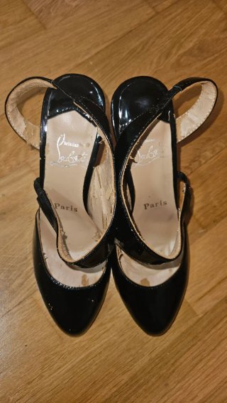 Zapatos charol Christian Louboutin negros