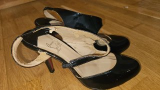 Zapatos charol Christian Louboutin negros