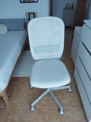 Silla de oficina giratoria beige