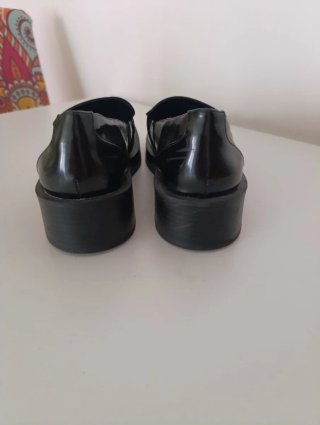 Mocasines Zara charol negros T.36