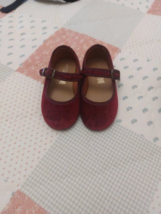 Zapatitos de niña en muy buen estado.Muy bonitos.