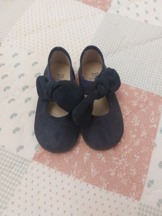 Zapatitos de niña en muy buen estado.Muy bonitos.