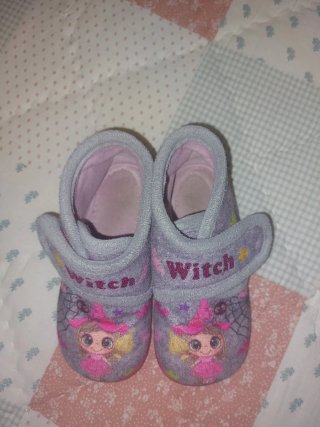Zapatitos de niña en muy buen estado.Muy bonitos.