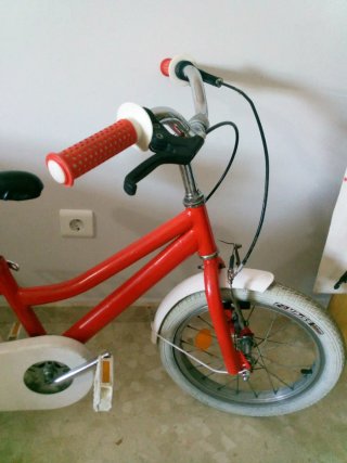 Bicicleta infantil roja
