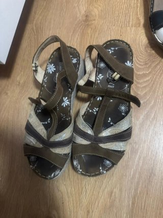 Sandalias cómodas verano marrón y plata