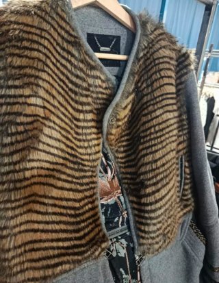 Chaquetón mujer gris y marrón