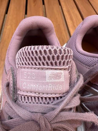 Zapatilla New Balance 520 malva