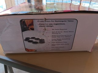 Bandeja giratoria para platos. Solo usada una vez.