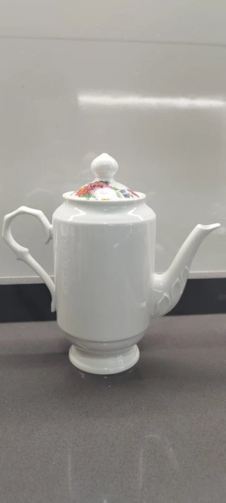 Juego de té de porcelana con flores