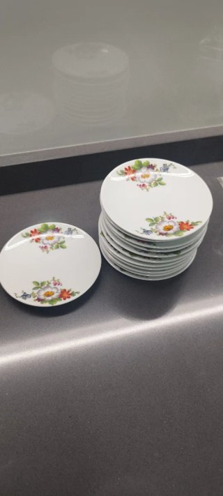 Juego de té de porcelana con flores