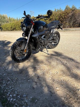 Moto Tayo Adventure Negra