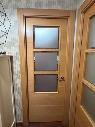 Puerta de madera moderna