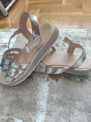 Sandalias niña plateadas Lefties