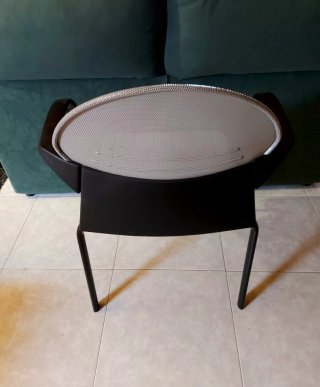 Silla metálica con brazos resistente