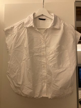 Camisa blanca de manga corta