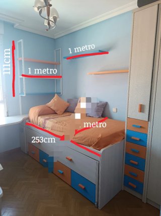 Habitación juvenil: armario y muchos cajones