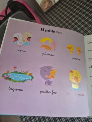 LOTE DE 3: COCHE ROSA, LIBRO DE COCINA Y CUENTOS