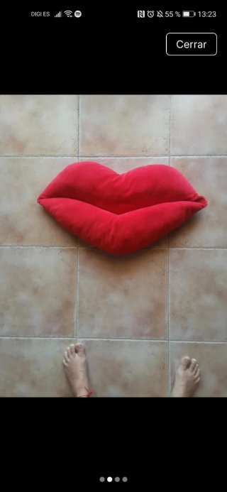 Cojín divertido labios rojos