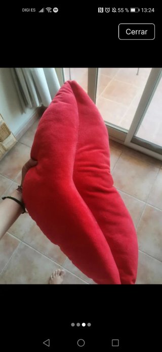 Cojín divertido labios rojos