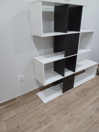 Estantería moderna blanca y marrón