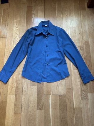 Camisa azul elegante