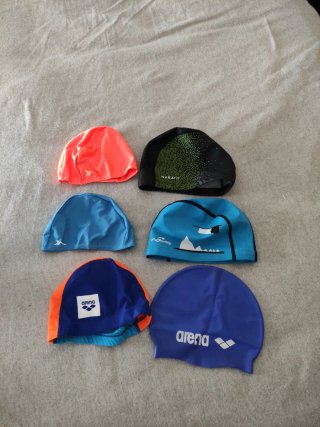Lote de 5 gorros de natación