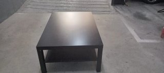 Mesa de centro marrón oscura de madera