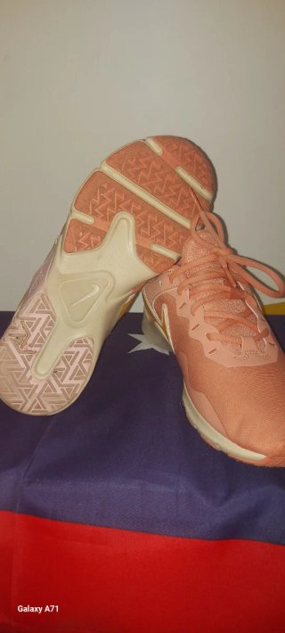 Zapatillas Nike Legend Essential 2 Mujer Talla 38.