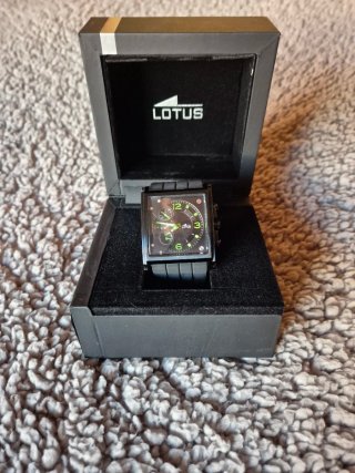 Reloj Lotus Negro y Verde
