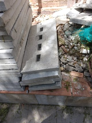 Borde de piscina de piedra