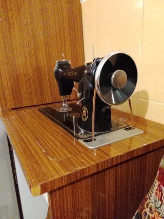 Máquina de coser Alfa antigua