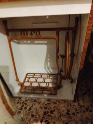 Máquina de coser Alfa antigua