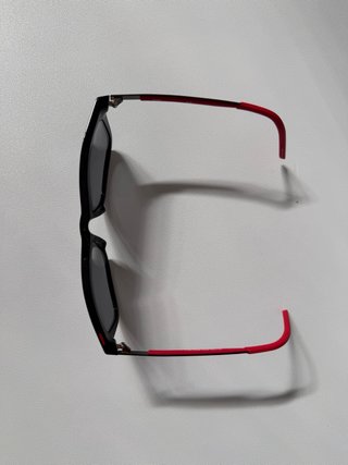Gafas de sol BOSS negras y rojas