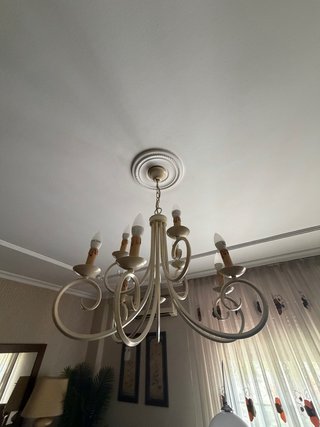 Lámpara de techo blanca estilo clásico